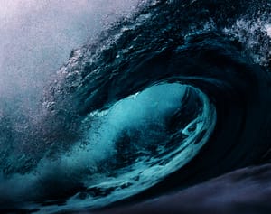 focus photography of sea waves